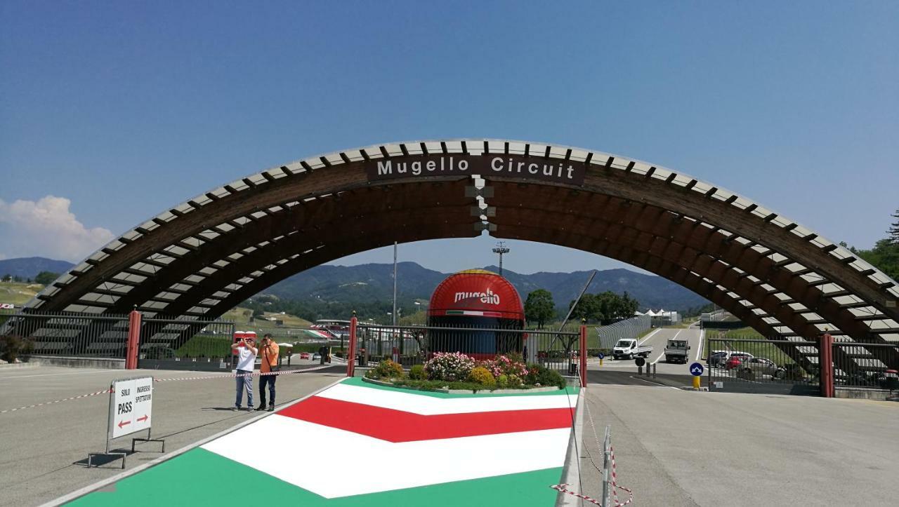 Attico A Barberino Di Mugello Apartamento Exterior foto